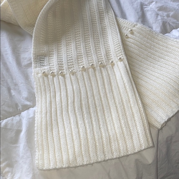 🔆 ivory scarf with pearl beading 🔆 - Picture 2 of 4